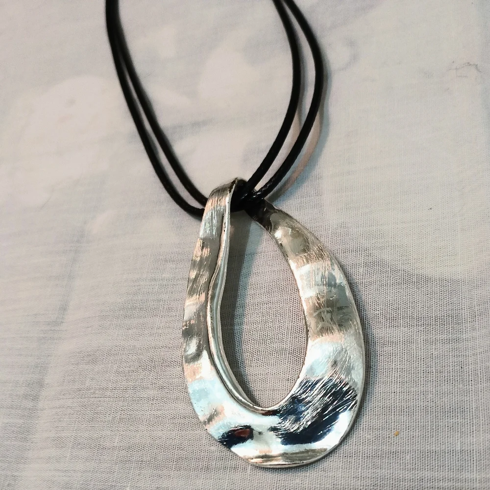 🖤NWOT 1946 Large Hammered Silver Pendant Double Black Cord Necklace (20